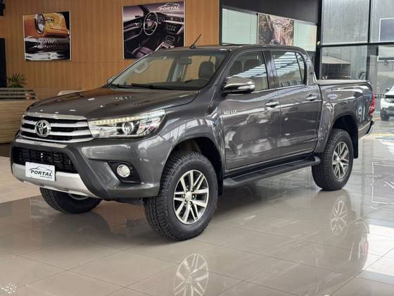 TOYOTA HILUX 2.8 SRX 4X4 CD 16V DIESEL 4P AUTOMÁTICO TOYOTA HILUX 2.8 SRX 4X4 CD 16V DIESEL 4P AUTOMÁTICO